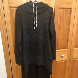 Blakely Black marled high low hooded sweatshirt.Size L-XL.Sleeves w/thum…